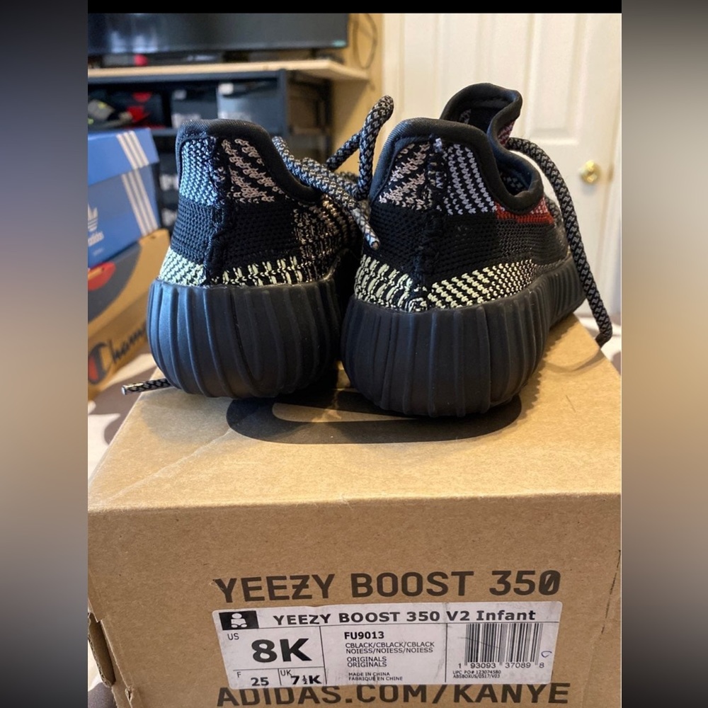 Yeezy 350 V2